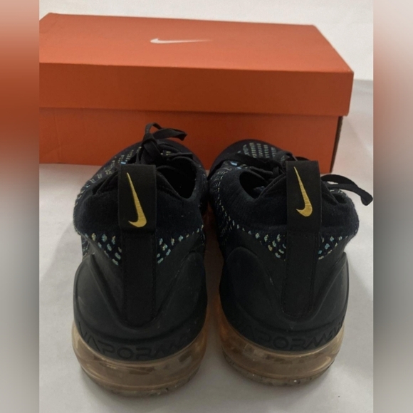 Nike Vapormax Flyknit Sneakers Size M9 W10.5 W/Box MSRP $220 - Picture 8 of 13